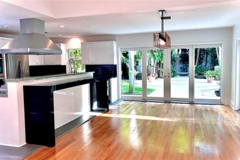 House in Miami, Florida 3 bedrooms, 249.54 sq.m. № 2000887 - photo 5