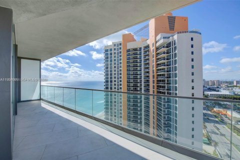Condominio en venta en Sunny Isles Beach, Florida, 2 dormitorios, 107.86 m2 № 2008422 - foto 15