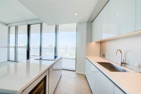Condominio en venta en Sunny Isles Beach, Florida, 2 dormitorios, 107.86 m2 № 2008422 - foto 9