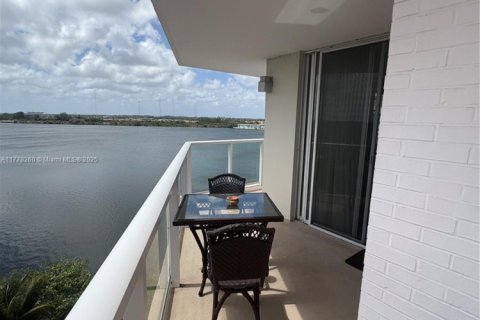 Condominio en venta en Miami, Florida, 2 dormitorios, 105.91 m2 № 1874444 - foto 2