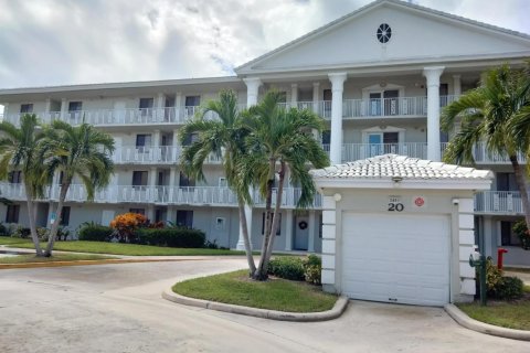 Condo in West Palm Beach, Florida, 2 bedrooms  № 2378896 - photo 18