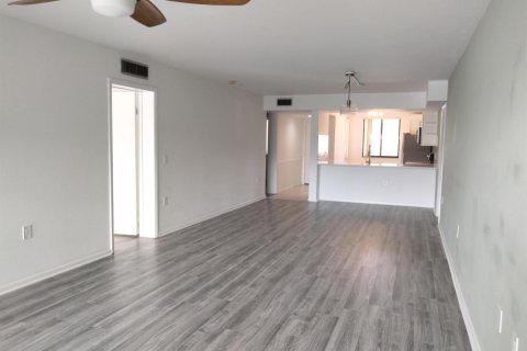 Condo in West Palm Beach, Florida, 2 bedrooms  № 2378896 - photo 5