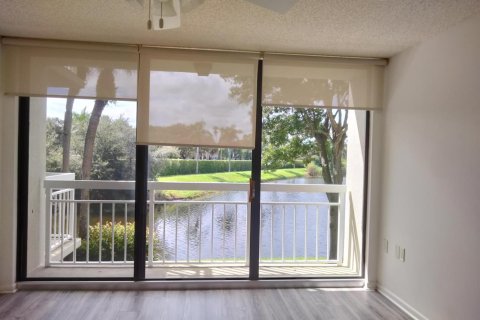 Condo in West Palm Beach, Florida, 2 bedrooms  № 2378896 - photo 4