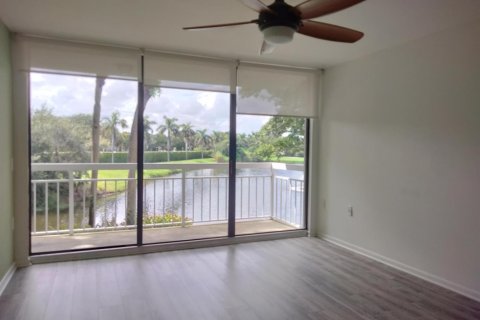 Condo in West Palm Beach, Florida, 2 bedrooms  № 2378896 - photo 8