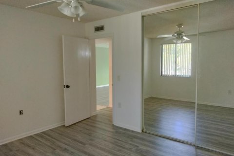 Condo in West Palm Beach, Florida, 2 bedrooms  № 2378896 - photo 11