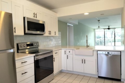 Condo in West Palm Beach, Florida, 2 bedrooms  № 2378896 - photo 7