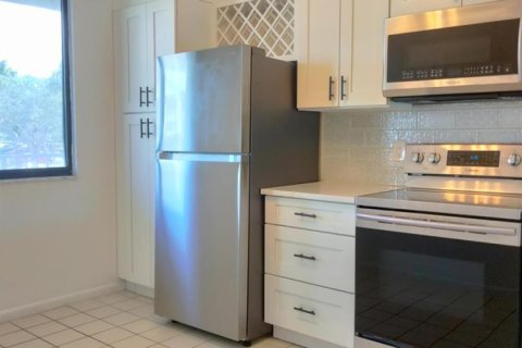 Condo in West Palm Beach, Florida, 2 bedrooms  № 2378896 - photo 6
