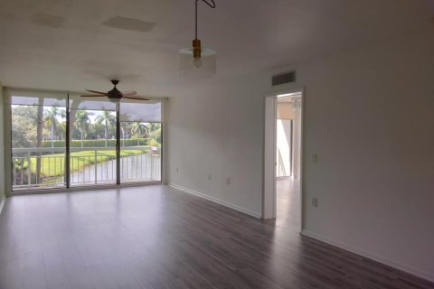 Condo in West Palm Beach, Florida, 2 bedrooms  № 2378896 - photo 3