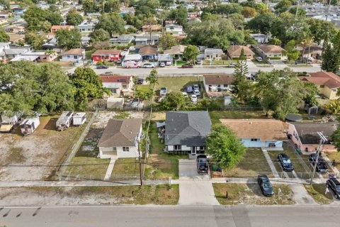 Купить виллу или дом в Майами-Гарденс, Флорида 3 спальни, 114.83м2, № 1943130 - фото 19