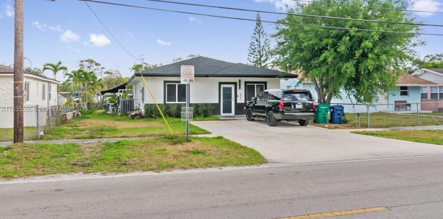 Дом в Майами-Гарденс, Флорида 3 спальни, 114.83м2 № 1943130