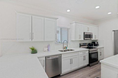 Купить виллу или дом в Майами-Гарденс, Флорида 3 спальни, 114.83м2, № 1943130 - фото 8