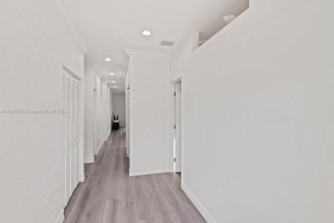 Купить виллу или дом в Майами-Гарденс, Флорида 3 спальни, 114.83м2, № 1943130 - фото 2