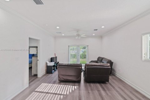 Купить виллу или дом в Майами-Гарденс, Флорида 3 спальни, 114.83м2, № 1943130 - фото 12