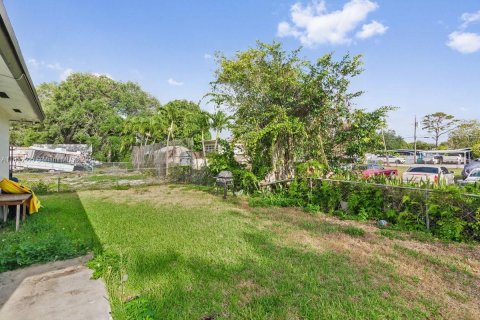 Купить виллу или дом в Майами-Гарденс, Флорида 3 спальни, 114.83м2, № 1943130 - фото 17