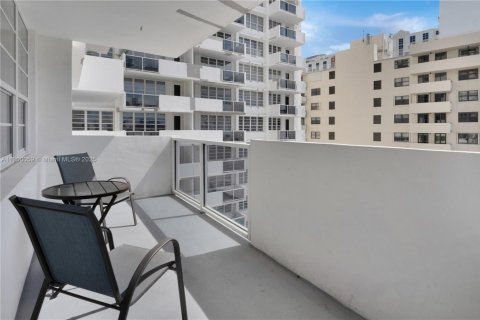 Condo in Miami Beach, Florida  № 2061678 - photo 7