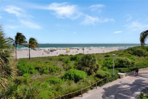 Condo in Miami Beach, Florida  № 2061678 - photo 29