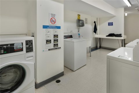 Condo in Miami Beach, Florida  № 2061678 - photo 19