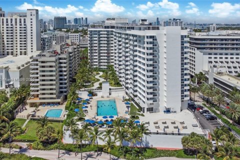 Condo in Miami Beach, Florida  № 2061678 - photo 4