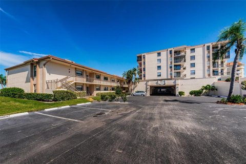 Copropriété à louer à Saint Petersburg, Floride: 1 chambre, 73.39 m2 № 1052978 - photo 3