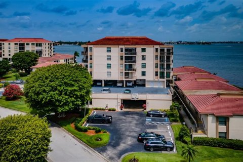 Copropriété à louer à Saint Petersburg, Floride: 1 chambre, 73.39 m2 № 1052978 - photo 2