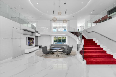 House in Hialeah Gardens, Florida 6 bedrooms, 691.38 sq.m. № 1862051 - photo 5