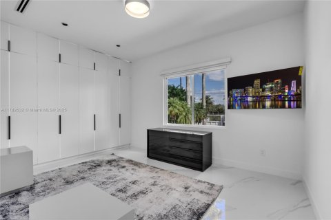 House in Hialeah Gardens, Florida 6 bedrooms, 691.38 sq.m. № 1862051 - photo 12