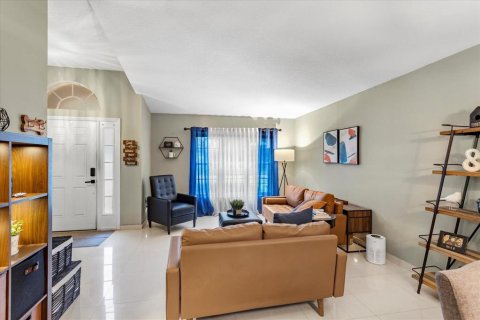 House in Casselberry, Florida 4 bedrooms, 182 sq.m. № 1847136 - photo 7
