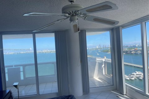 Condo in Miami, Florida, 2 bedrooms  № 1890056 - photo 6