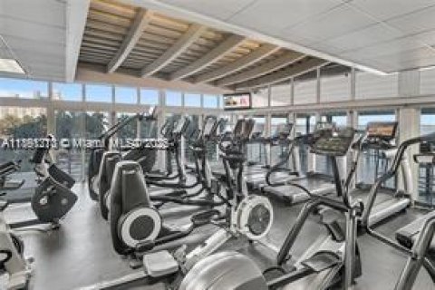 Condo in Miami, Florida, 2 bedrooms  № 1890056 - photo 13