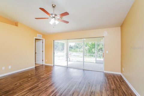 House in Lehigh Acres, Florida 3 bedrooms, 118.17 sq.m. № 1842953 - photo 4