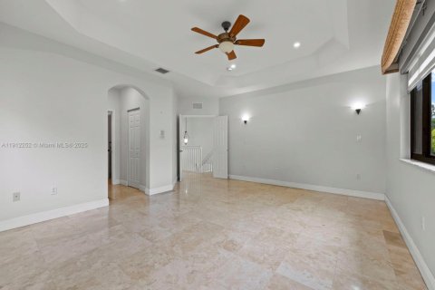 Villa ou maison à vendre à Miami, Floride: 4 chambres, 259.66 m2 № 1971485 - photo 23