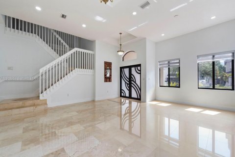 Villa ou maison à vendre à Miami, Floride: 4 chambres, 259.66 m2 № 1971485 - photo 6