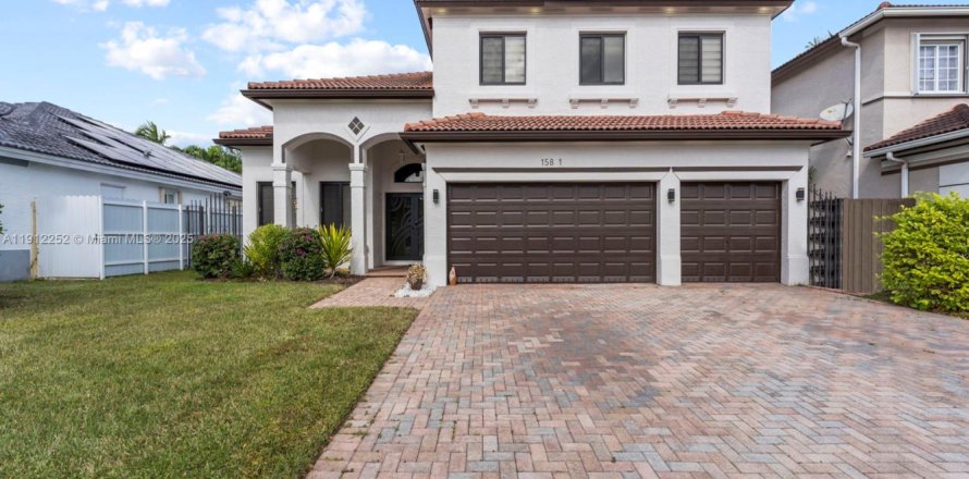 Villa ou maison à Miami, Floride 4 chambres, 259.66 m2 № 1971485