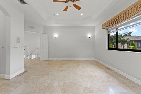 Villa ou maison à vendre à Miami, Floride: 4 chambres, 259.66 m2 № 1971485 - photo 22