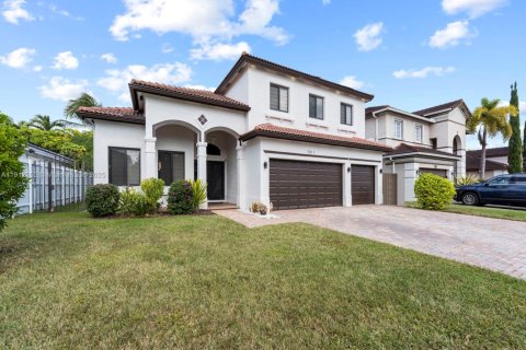 Villa ou maison à vendre à Miami, Floride: 4 chambres, 259.66 m2 № 1971485 - photo 2