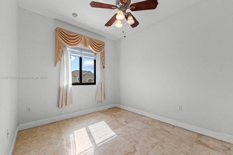 Villa ou maison à vendre à Miami, Floride: 4 chambres, 259.66 m2 № 1971485 - photo 30