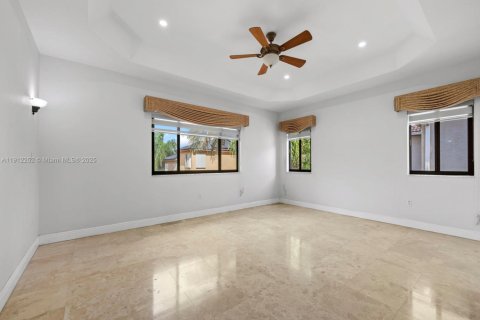 Villa ou maison à vendre à Miami, Floride: 4 chambres, 259.66 m2 № 1971485 - photo 19