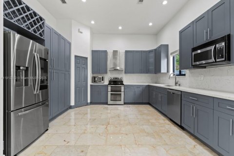 Villa ou maison à vendre à Miami, Floride: 4 chambres, 259.66 m2 № 1971485 - photo 11