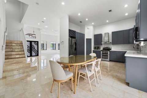 Villa ou maison à vendre à Miami, Floride: 4 chambres, 259.66 m2 № 1971485 - photo 8