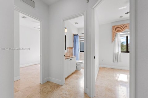 Villa ou maison à vendre à Miami, Floride: 4 chambres, 259.66 m2 № 1971485 - photo 29