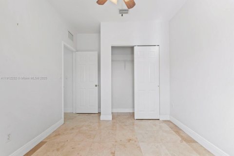 Villa ou maison à vendre à Miami, Floride: 4 chambres, 259.66 m2 № 1971485 - photo 26