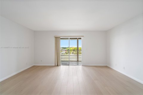 Condominio en venta en Lauderhill, Florida, 1 dormitorio, 86.21 m2 № 1941045 - foto 9