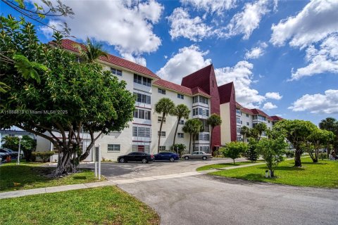 Condominio en venta en Lauderhill, Florida, 1 dormitorio, 86.21 m2 № 1941045 - foto 2