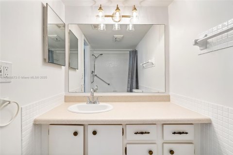 Condominio en venta en Lauderhill, Florida, 1 dormitorio, 86.21 m2 № 1941045 - foto 23