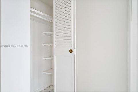 Condominio en venta en Lauderhill, Florida, 1 dormitorio, 86.21 m2 № 1941045 - foto 19