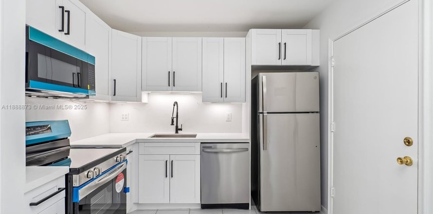 Condominio en Lauderhill, Florida, 1 dormitorio  № 1941045