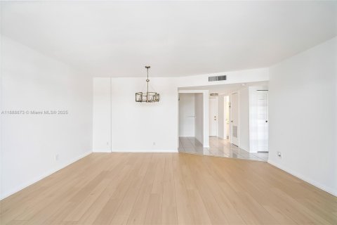 Condominio en venta en Lauderhill, Florida, 1 dormitorio, 86.21 m2 № 1941045 - foto 11