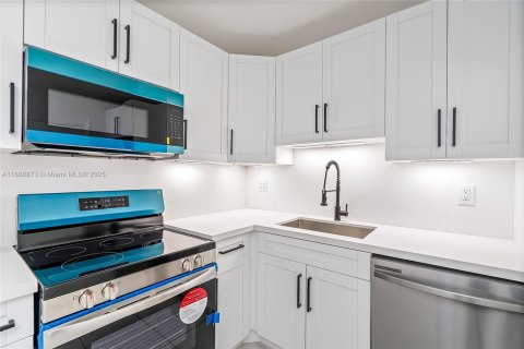 Condominio en venta en Lauderhill, Florida, 1 dormitorio, 86.21 m2 № 1941045 - foto 6