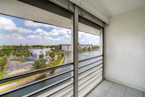 Condominio en venta en Lauderhill, Florida, 1 dormitorio, 86.21 m2 № 1941045 - foto 15