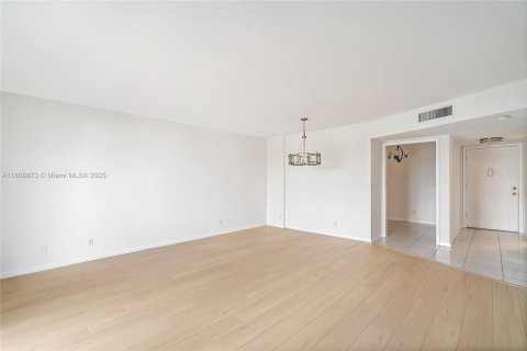 Condominio en venta en Lauderhill, Florida, 1 dormitorio, 86.21 m2 № 1941045 - foto 10